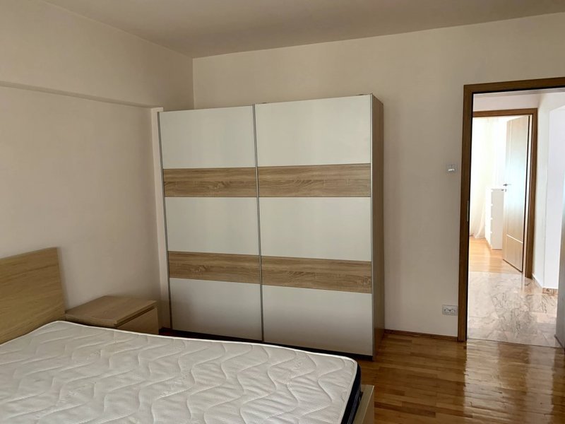 Inchiriere Apartament 3 camere Decebal - Piata Muncii