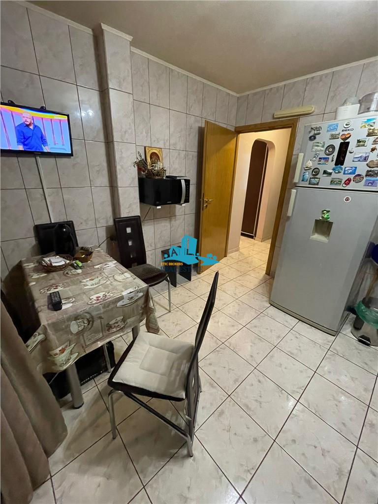 Vanzare apartament 2 camere, Brancoveanu, boxa, loc de parcare
