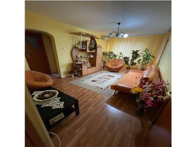 Vanzare apartament 4 camere, Auchan Titan, foarte spatios, bloc reabilitat