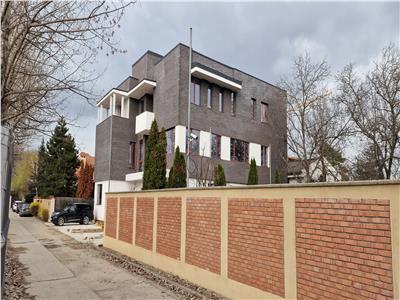VILA DEOSEBITA DE VANZARE, ZONA EROU IANCU NICOLAE, PADUREA BANEASA