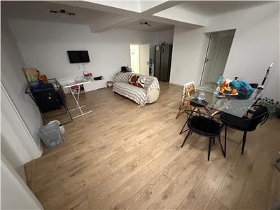 Vanzare apartament 5 camere Obor, boxa, loc parcare, centrala proprie, fara risc seismic